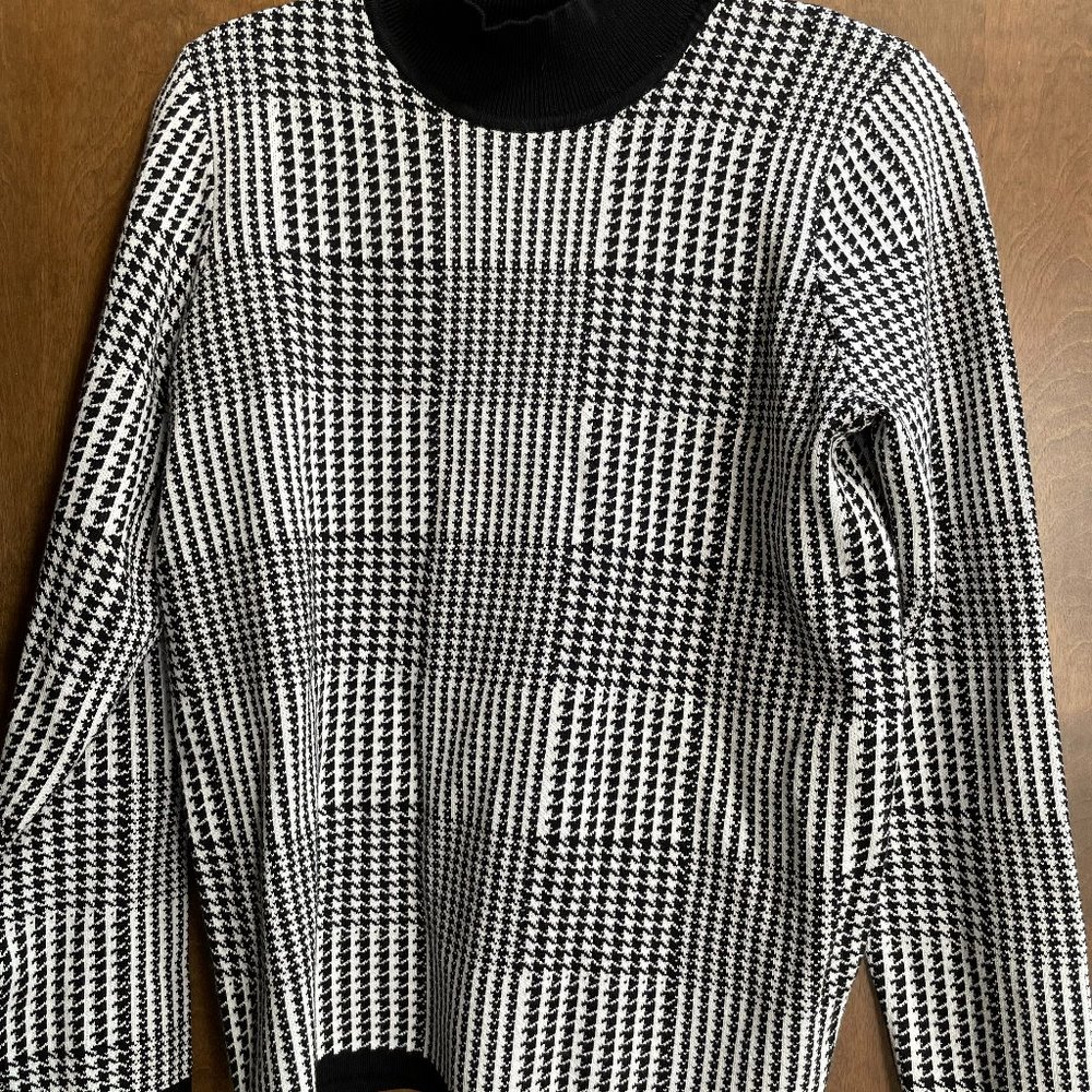 NWT Tahari houndstooth sweater